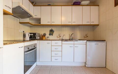 Mora Igor: Cabinetry, Comptoir, Evier, Propriété, Meubles, Évier, Cuisinière, Appareil De Cuisine, Cuisine, Électroménager