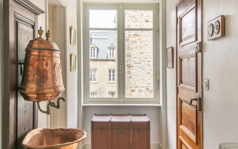 Le Cap Horn: Propriété, Cabinetry, Meubles, Fenêtre, Cadre, Bois, Bâtiment, Éclairage, Design Intérieur