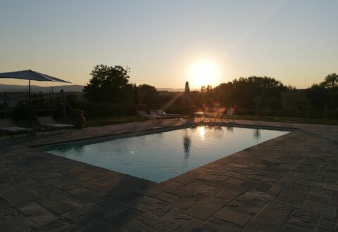 Il Pozzo Di San Barnaba: L'Eau, Ciel, Ressources En Eau, Piscine, Arbre, Plan D'Eau, Paysage, Le Coucher Du Soleil, Loisir, Composite