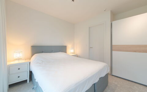 Bredene 482: Meubles, Propriété, Bâtiment, Confort, Cabinetry, Bois, Éclairage, Lit, Design Intérieur