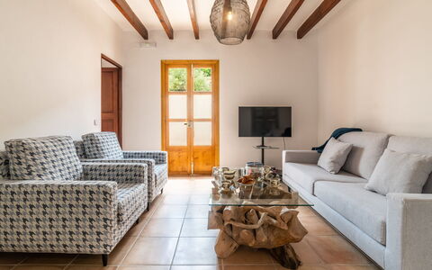 Can Monjo: Marron, Table, Canapé, Cadre, Meubles, Propriété, Bâtiment, Plante, Bois, Design Intérieur