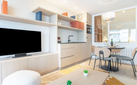 Winston: Meubles, Cabinetry, Table, Propriété, Canapé, Design Intérieur, Bois, Étagère, Éclairage, Électroménager