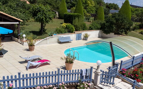 Au Bord du Canal: Plante, L'Eau, Nuage, Propriété, Ciel, Piscine, Bleu Azur, Fleur, Arbre, Mobilier De Jardin