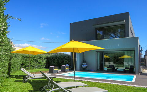 Da Maria: Ciel, Propriété, Plante, Bâtiment, Ombre, Fenêtre, Mobilier De Jardin, Piscine, Maison, Rectangle