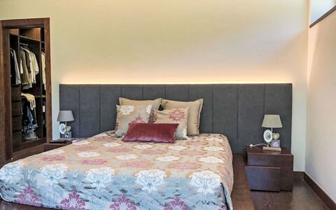 Da Maria: Meubles, Lit, Design Intérieur, Literie, Chambre, Mur, Drap De Lit, Sol, Sol, Bois