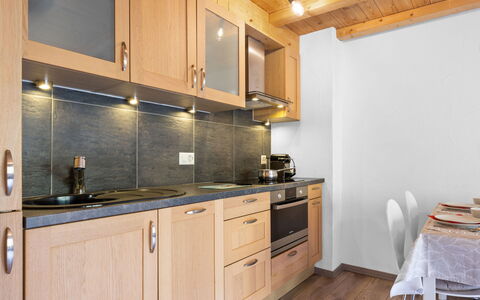 Sundance 10 1: Cabinetry, Propriété, Comptoir, Bâtiment, Cuisine, Bois, Appareil De Cuisine, Design Intérieur, Cuisinière, Tiroir