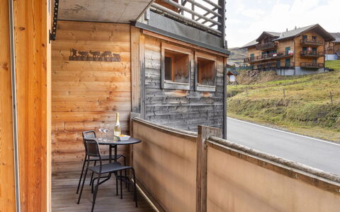 Sundance 10 1: Propriété, Bâtiment, Fenêtre, Bois, Ciel, Plante, Mur, Nuage, Table, Immobilier