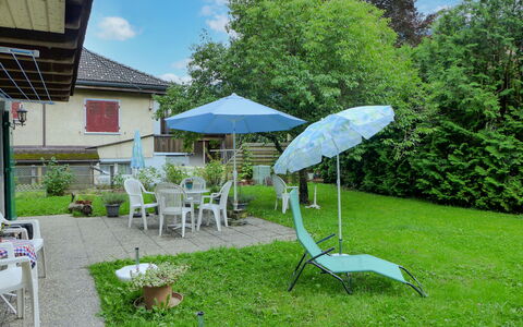 Erika: Plante, Meubles, Propriété, Table, Chaise, Parapluie, Ciel, Vert, La Nature