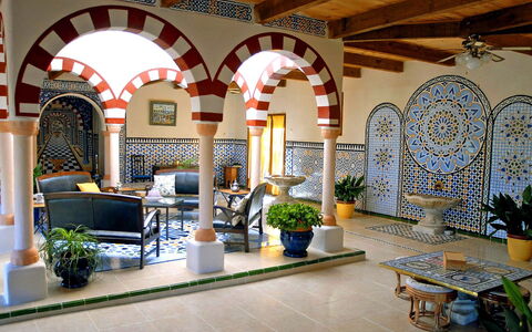 Les Ecuries: Bâtiment, Propriété, Design Intérieur, Pièce, Cambre, Architecture, Plafond, Immobilier, Maison, Hacienda