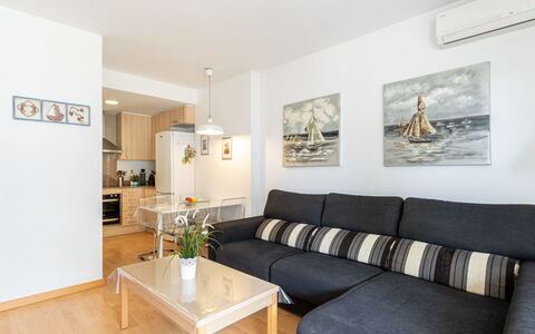 Puerto Marina: Canapé, Propriété, Table, Meubles, Cadre, Confort, Salon, Bois, Design Intérieur, Éclairage