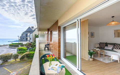 Port Haliguen Plaisance: Piscine, Composite, Appartement, Condominium, Villa, Aménagement Paysager, Recours, Hôtel, Balcon, Eco Hôtel