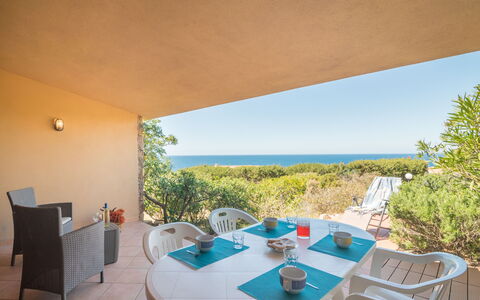 Costa Paradiso 706: Meubles, Plante, Table, Bâtiment, Ciel, Chaise, Bleu Azur, Ombre, Architecture, Design Intérieur
