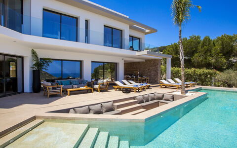 El Refugio: Ciel, Bâtiment, Propriété, Plante, Piscine, Bleu Azur, L'Eau, Fenêtre, Ombre, Mobilier De Jardin