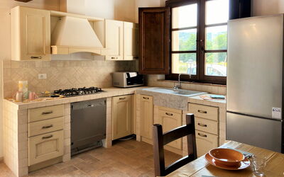 Amor 650.6: Cabinetry, Meubles, Evier, Comptoir, Propriété, Évier, Bâtiment, Cuisinière, Tiroir, Cuisine