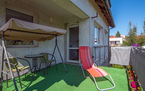 Koszalin 300: Propriété, Bâtiment, Plante, Ombre, Design Intérieur, Architecture, Ciel, Herbe, Lot Terre, Loisir