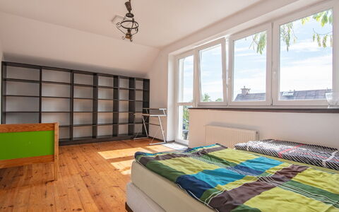 Koszalin 300: Propriété, Fenêtre, Meubles, Bois, Design Intérieur, Sol, Sol, Ligne, Ombre, Mur