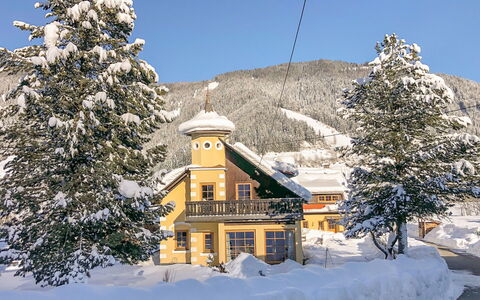 Gnesau 1: Ciel, Neige, Bâtiment, Jour, Fenêtre, Montagne, Arbre, Pente, Mélèze, Maison