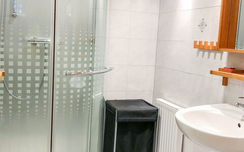 Gnesau 1: Luminaire Plomberie, Propriété, Évier, Lavabo, Robinet, Design Intérieur, Salle De Bains, Ligne, Plomberie