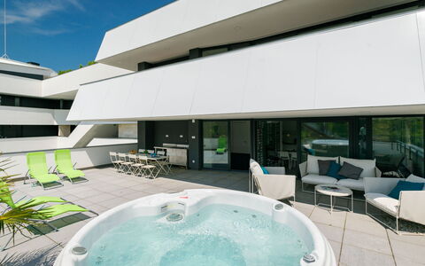 Balatonszemes 836: L'Eau, Propriété, Bâtiment, Ombre, Ciel, Mobilier De Jardin, Architecture, Design Intérieur, Nuage, Piscine