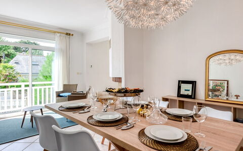 Rayon de Soleil: Miroir, Table, Meubles, Propriété, Vaisselle, Chaise, Bois, Décoration, Vaisselle, Design Intérieur