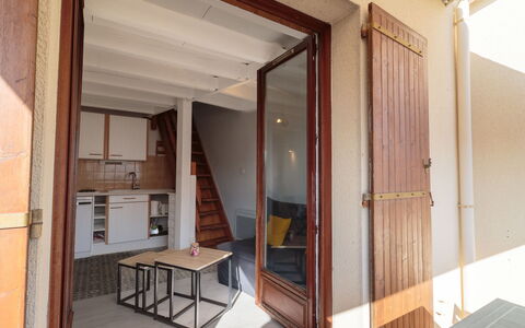 Les Argentines: Meubles, Porte, Bois, Sol, Bâtiment, Table, Sol, Salon, Accueil Porte