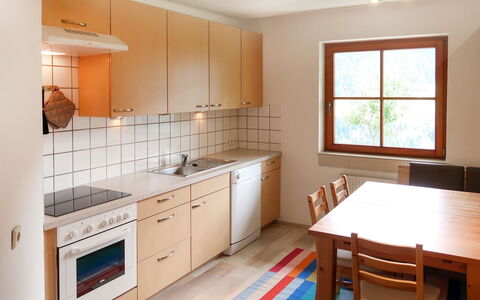 Appart Vroni: Cabinetry, Robinet, Évier, Evier, Meubles, Propriété, Comptoir, Blanc, Fenêtre, Luminaire Plomberie