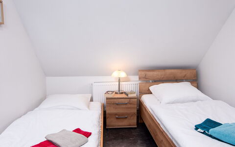 Nordsee Brise: Meubles, Propriété, Confort, Bois, Textile, Design Intérieur, Orange, Sol, Lit, Oreiller