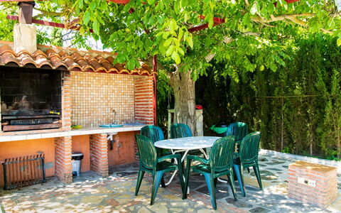 Rincón del sur: Propriété, Meubles, Plante, Table, Chaise, Tableau De Plein Air, Mobilier De Jardin, Architecture, Arbre, Ombre