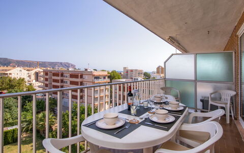 Strand Ii: Ciel, Meubles, Propriété, Bâtiment, Table, Plante, Chaise, Bois, Design Intérieur, Maison