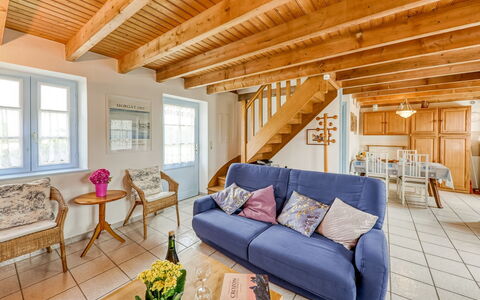 Ker Kébec: Meubles, Propriété, Table, Canapé, Fenêtre, Bois, Bleu Azur, Chaise, Design Intérieur, Confort