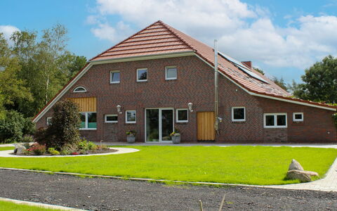 Westerholt 500: Nuage, Ciel, Bâtiment, Plante, Propriété, Fenêtre, Arbre, Maison, Lot Terre, Herbe