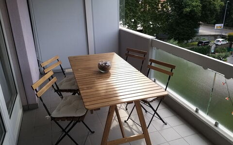 Minusio 45: Meubles, Propriété, Table, Plante, Bâtiment, Bois, Tableau De Plein Air, Mobilier De Jardin, Ombre, Chaise