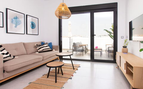 Piscis: Table, Meubles, Propriété, Canapé, Bleu Azur, Cabinetry, Éclairage, Confort, Bois, Design Intérieur