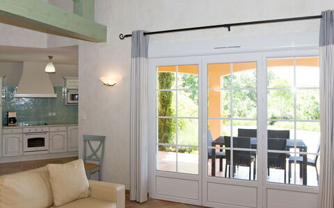 Domaine de Camiole: Canapé, Bois, Confort, Fenêtre, Salon, Ombre, Design Intérieur, Sol, Sol