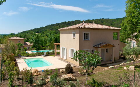 Domaine de Camiole: Plante, Bâtiment, Nuage, Ciel, Propriété, Fenêtre, L'Eau, Piscine, Arbre, Maison