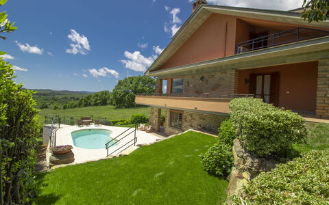 Villa Carolina: Plante, Bâtiment, Nuage, Ciel, L'Eau, Propriété, Arbre, Lot Terre, Ombre, Piscine