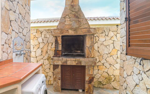 Rei Sole (Rei308): Bâtiment, Ciel, Nuage, Cabinetry, Bois, Sol, Sol, Dur, Chalet, Gaz