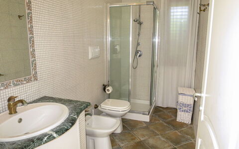 Rei Sole (Rei308): Luminaire Plomberie, Robinet, Propriété, Évier, Salle De Bains, Bâtiment, Lavabo, Siège De Toilette, Violet