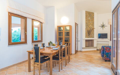 Rei Sole (Rei305): Table, Meubles, Propriété, Cadre, Bâtiment, Porte, Plante D'Appartement, Bois, Design Intérieur, Chaise