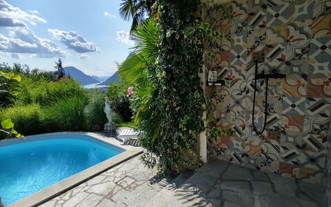 Villa Massimo: L'Eau, Plante, Propriété, Nuage, Piscine, Ciel, Bâtiment, Mobilier De Jardin, Ombre, Arbre