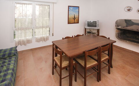 Villaggio Laura: Table, Meubles, Propriété, Cadre, Bois, Design Intérieur, Sol, Sol, Chaise, Salle