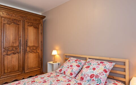 Valentina: Meubles, Propriété, Confort, Bois, Peindre, Design Intérieur, Sol, Sol, Mur, Lampe