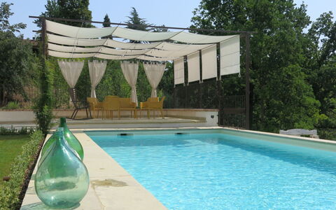 Tenuta Margherita: L'Eau, Plante, Ciel, Propriété, Piscine, Vert, Bleu Azur, Arbre, Bâtiment, Ombre