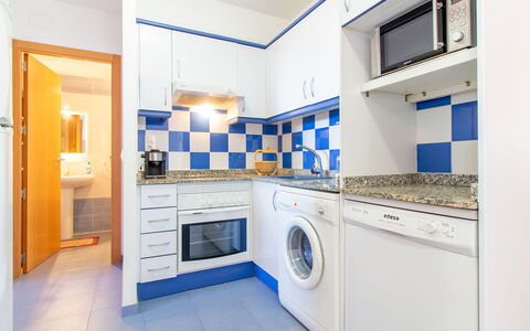 Oropesa del Mar 115: Cabinetry, Meubles, Comptoir, Cuisinière, Bleu Azur, Cuisine, Design Intérieur, Électroménager, Architecture, Bois