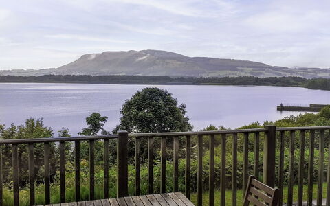 Loch Leven Lodge 12: Nuage, L'Eau, Ciel, Plante, Propriété, La Nature, Lac, Clôture, Bois, Cotiers Et Relief Océaniques
