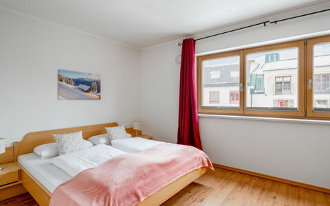 Schladming 29: Propriété, Meubles, Confort, Bâtiment, Bleu Azur, Bois, Fenêtre, Ombre, Textile