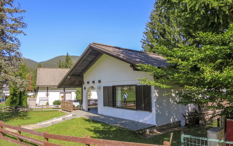 Chalet Bodental 28: Plante, Ciel, Bâtiment, Propriété, Fenêtre, Arbre, Maison, Lot Terre, Clôture, Chalet