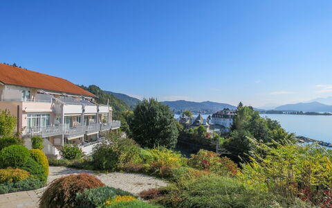 Vinzek: Ciel, Plante, L'Eau, Bâtiment, Montagne, Arbre, Fenêtre, Paysage Naturel, Maison, Herbe
