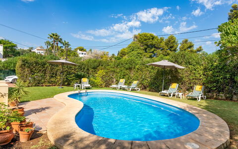 Villa Ciclamen: L'Eau, Plante, Ciel, Nuage, Piscine, Pot De Fleur, Bleu, Bleu Azur, Arbre, Botanique