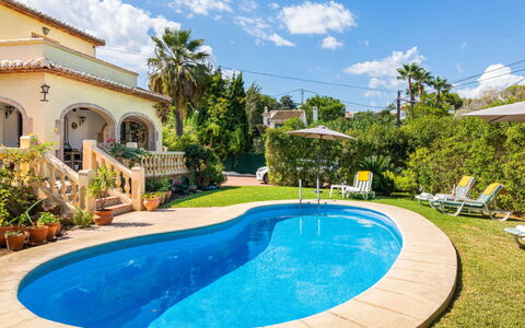 Villa Ciclamen: Nuage, Plante, L'Eau, Ciel, Propriété, Piscine, Bâtiment, Bleu Azur, La Nature, Arbre